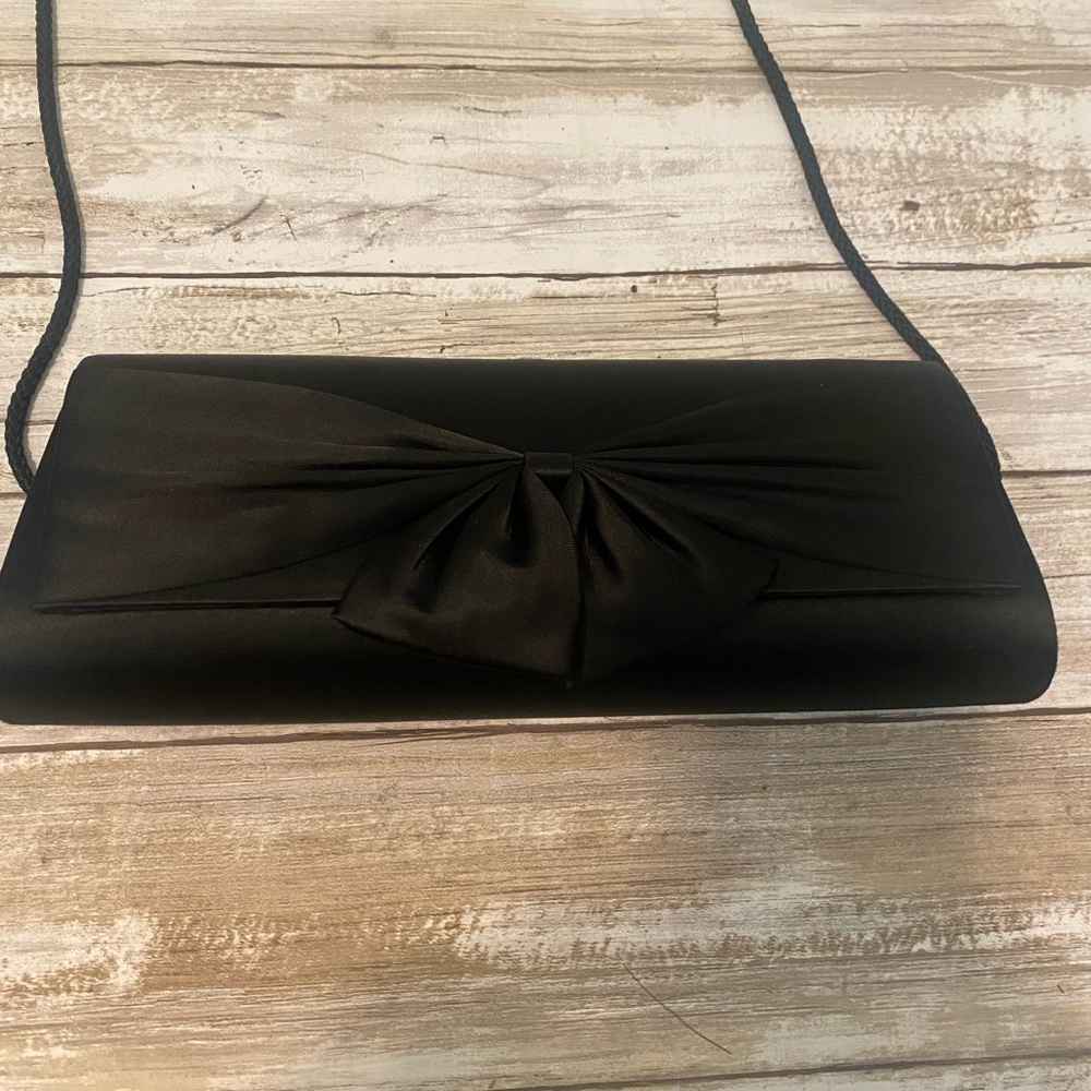 Black clutch